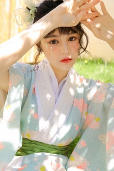 25岁女高中生